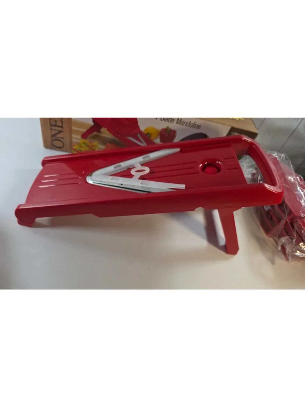 ONEIDA V-BLADE MANDOLINE FOOD SLICER NEW IN BOX RED KITCHEN VEGETABLE JULIENNE C